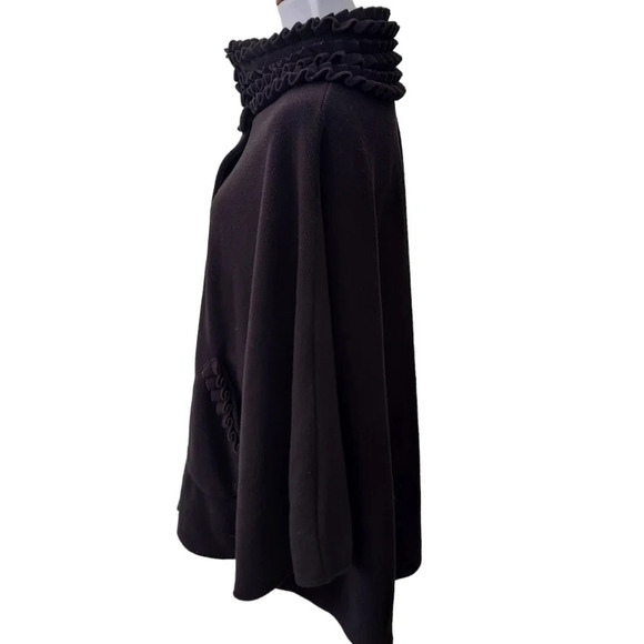 Le Moda Black Fleece‎ Cape with High Ruffled Neck and Ruffled Pockets - Picture 5 of 15